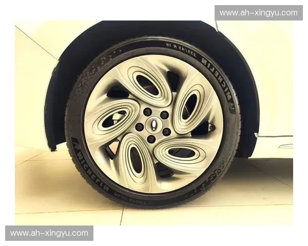 基于胎压策略优化的智能轮胎管理系统研究与应用分析